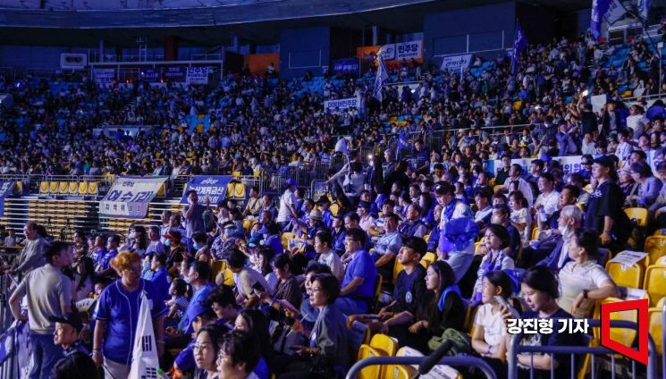 민주당 전당대회 개최…이재명 '대관식' 유력 속 최고위원 5인 혼전