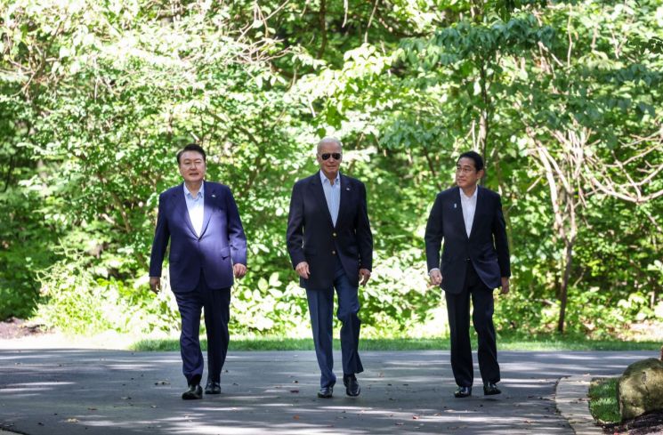 尹, APEC·G20 정상회의 참석차 출국·…트럼프 '깜짝회동' 이뤄질까