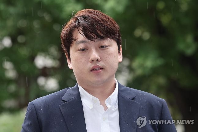 박단 전공의 대표 경찰 출석…"집단사직 사주한 적 없어"