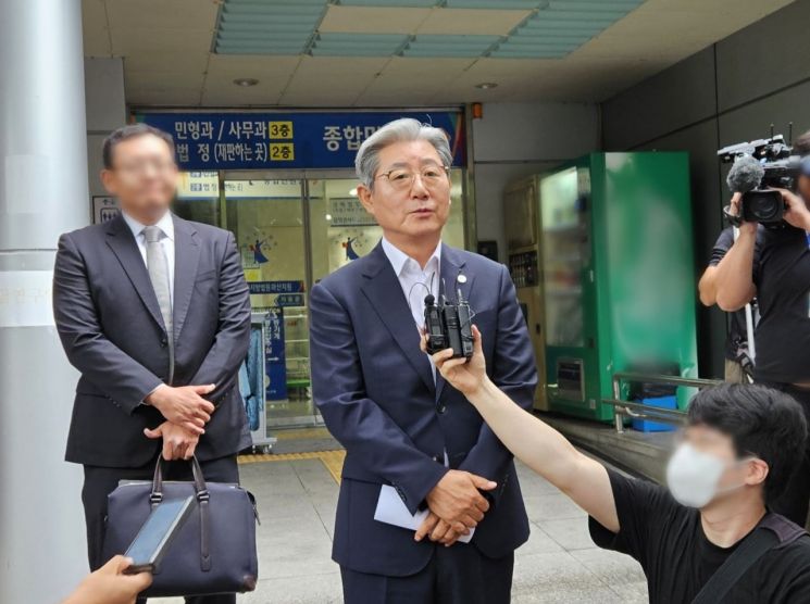 오태완 경남 의령군수가 공직선거법 위반 혐의 관련 1심 선고 결과에 대해 말하고 있다. [사진=이세령 기자]