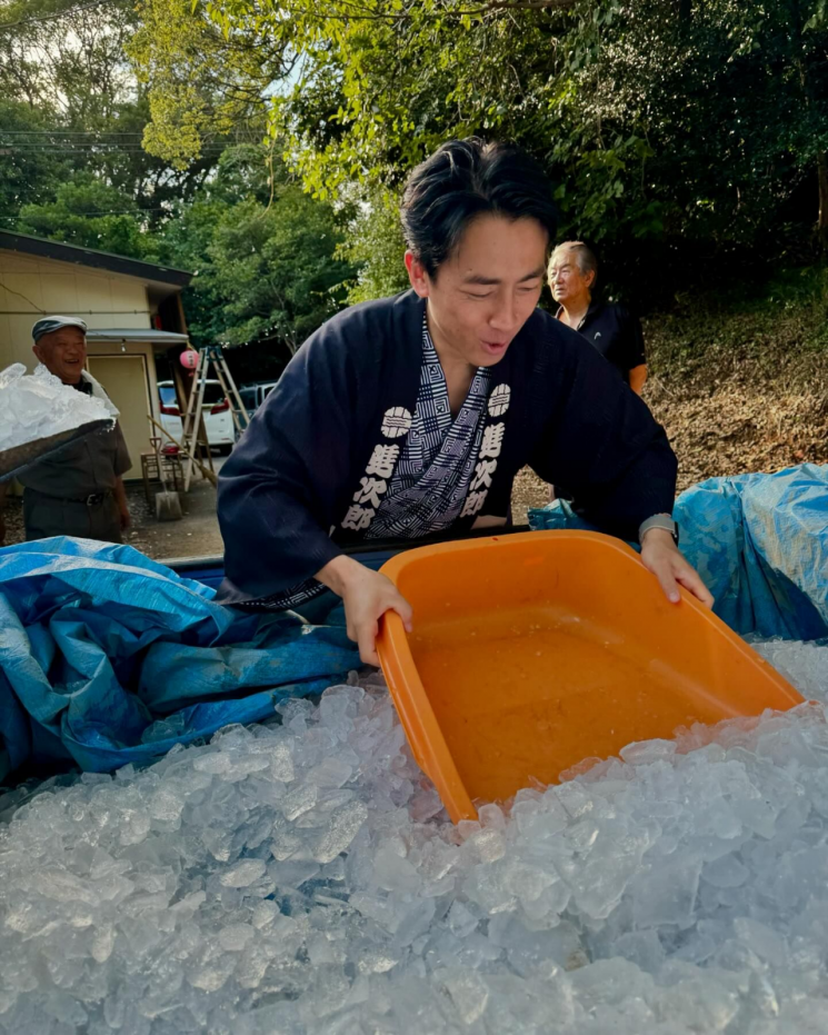 '펀쿨섹좌' 고이즈미 신지로, 일본 총리 도전장