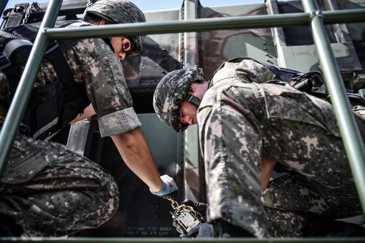 최강 미사일을 옮기는 방법[양낙규의 Defence photo]