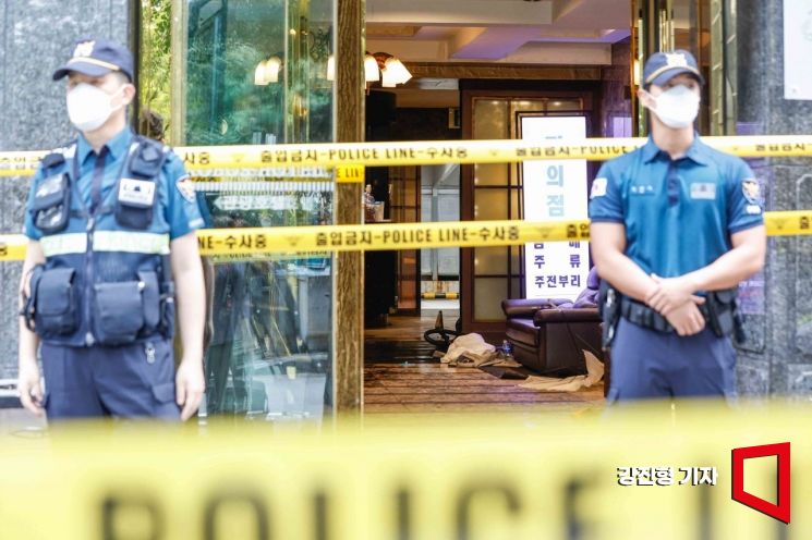 [포토] 화재 현장 바닥에 흩어진 여행객 짐