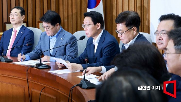 [포토] 원내대책회의 발언하는 김상훈 정책위의장