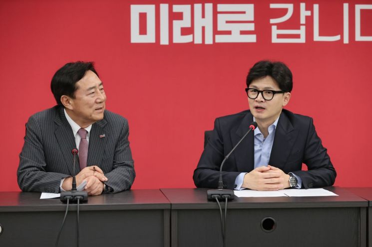 재계와 접점 넓히는 한동훈·이재명…'경제단체장 잇달아 면담'