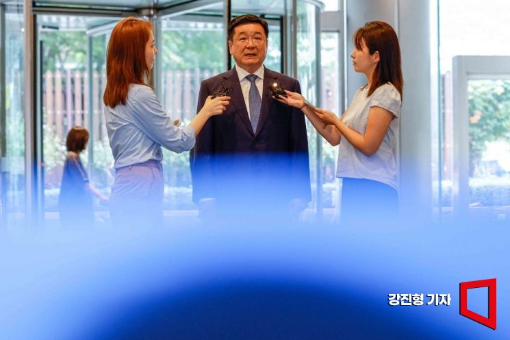 [포토] 취재진 질문 받는 이찬희 삼성준법감시위원장