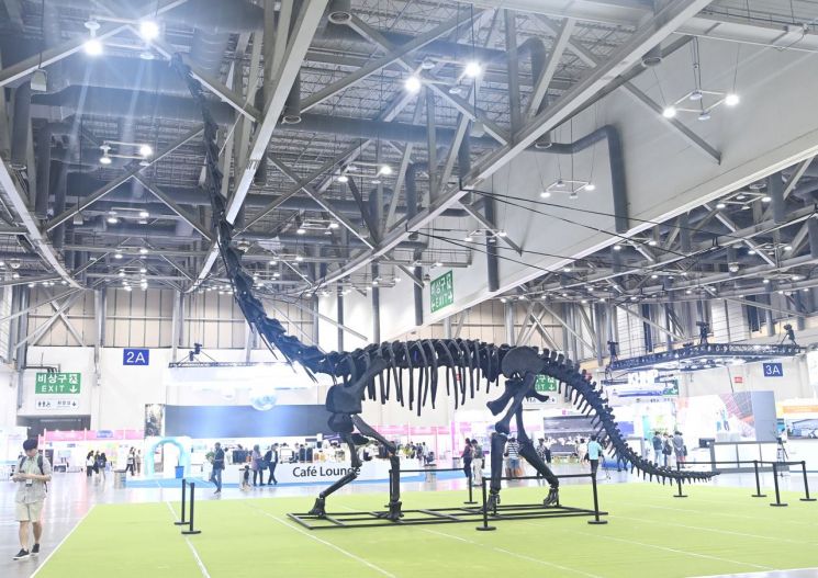 The World's First Dinosaur with a Korean Name, 'Pukyongosaurus', Appears at the Busan International Geological Congress