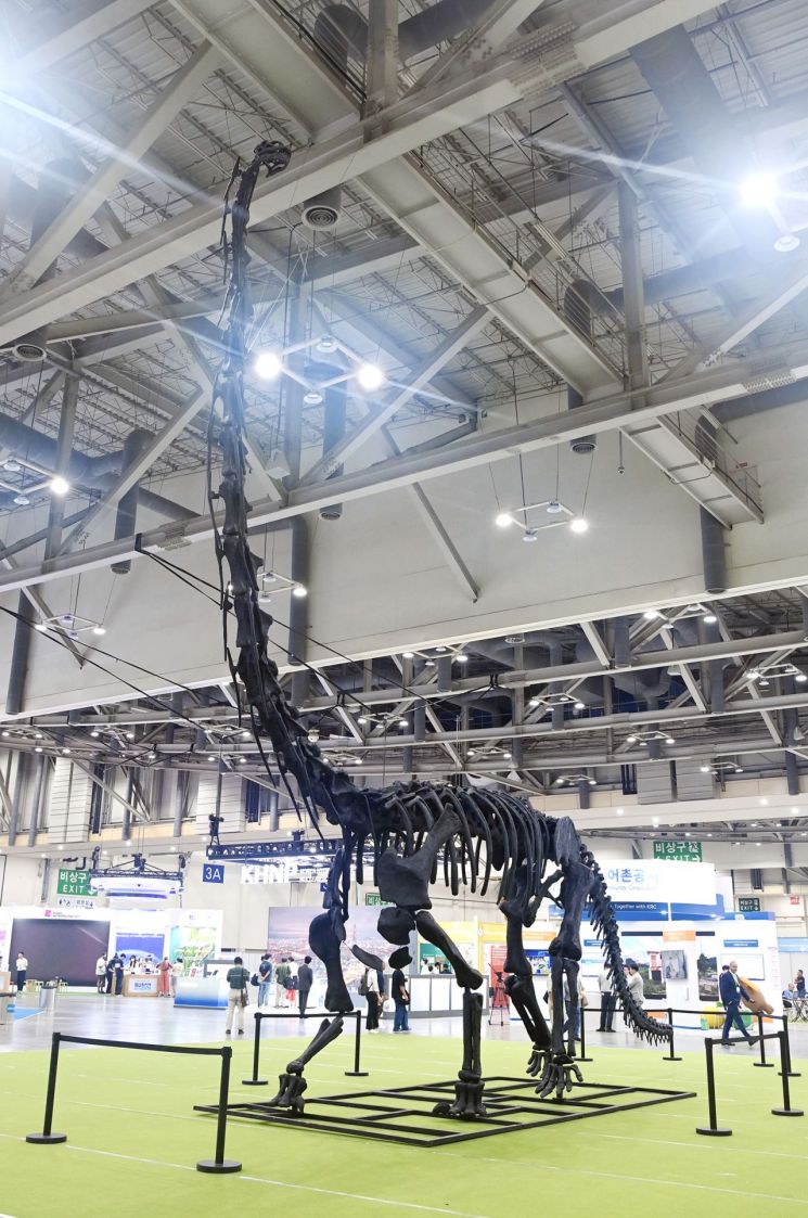 The World's First Dinosaur with a Korean Name, 'Pukyongosaurus', Appears at the Busan International Geological Congress