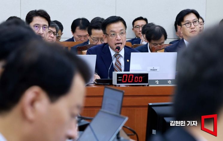 [포토] 최상목 "금투세 설계 당시 합리적 결정…지금은 폐지가 적절"