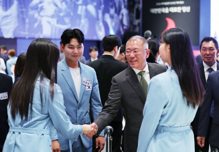 "승패가른 건 작은 차이" 양궁대표팀 환영만찬…김우진·임시현 8억원 포상