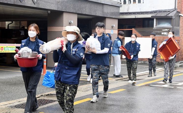 국립부경대학교, 비지땀 쏟아낸 이웃 집수리 봉사