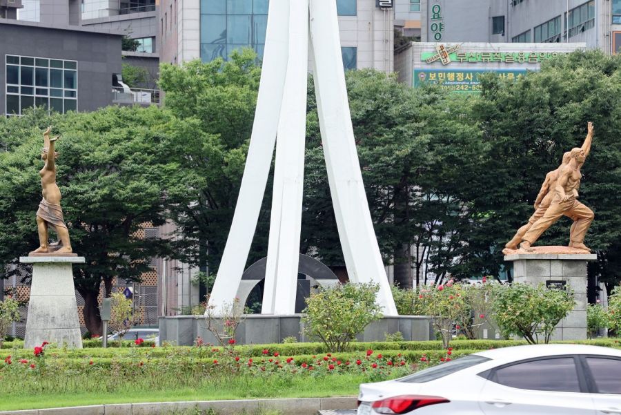 The Industrial Tower in Namgu, Ulsan, a symbol of the industrial city Ulsan. Photo by Heo Younghan
