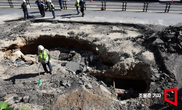 "Lost His Wife in Sinkhole Accident"...Police Refer Driver to Prosecution, What Was the Prosecutors' Decision?