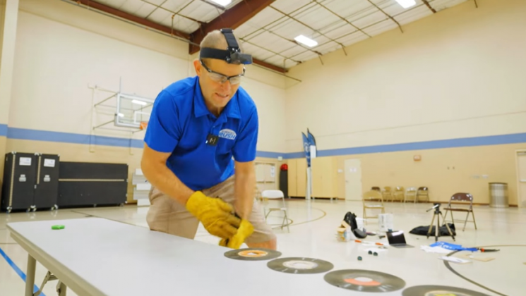 레코드 깨기, 눈감고 저글링…'기네스북 등재' 신기록 쓴 美 남성