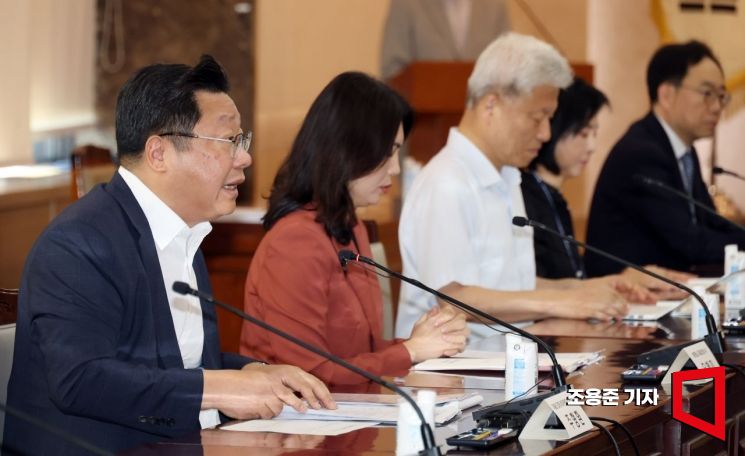 [포토] 출산율에 대해 발언하는 주형환 부위원장