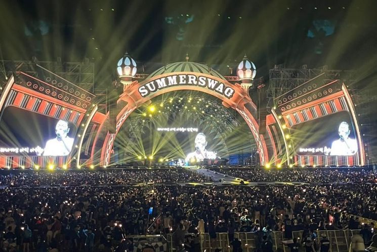 "행복한 추억에 흠뻑 젖었어요"…티켓 기부 싸이에 군장병들 '감동'