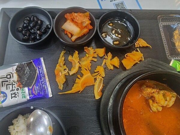 김치찌개 시켰는데 심지만 10개?…누리꾼 "심지찌개네"