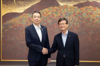윤진식 무협 회장, 주한일본대사 면담…"한일 우호증진 힘써달라"