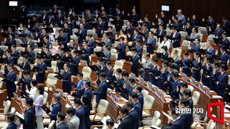 [포토] 선서하는 22대 국회의원들