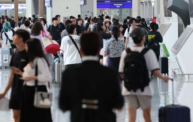 "600원 주면 스타 입국시간 알려줄게"…중국서 뜬다는 신종산업