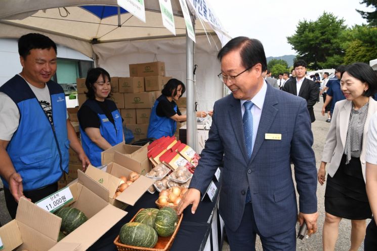 완주군-현대차 전주공장, 추석맞이 직거래장터 열려