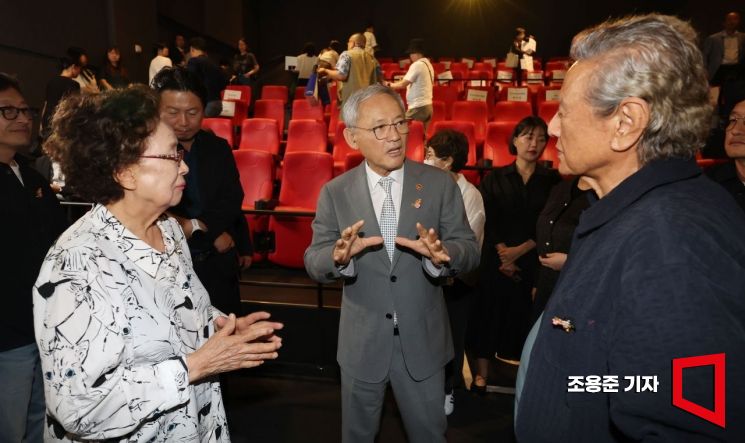 [만보정담]"시각장애인에게 들려주는 영화…나도 몰래 눈시울 붉혀"