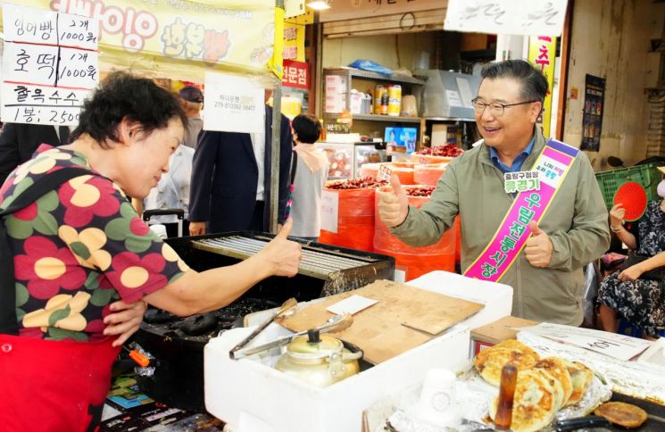 류경기 중랑구청장, 추석맞이 전통시장 방문