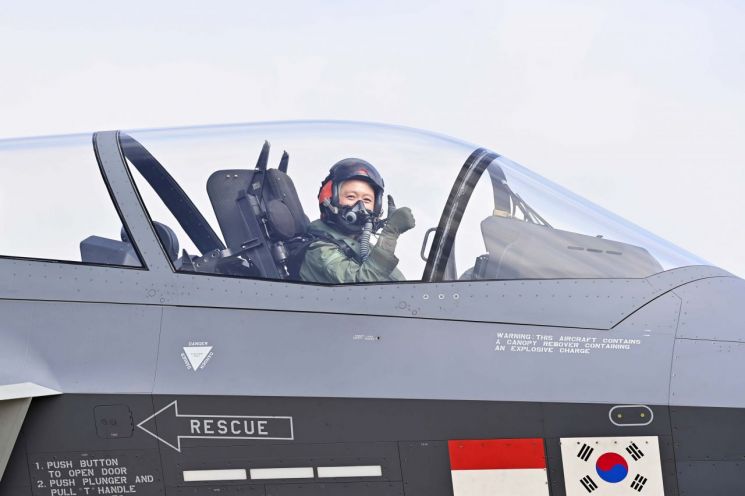 “내가 KF-21 최초 여성 시험비행조종사”