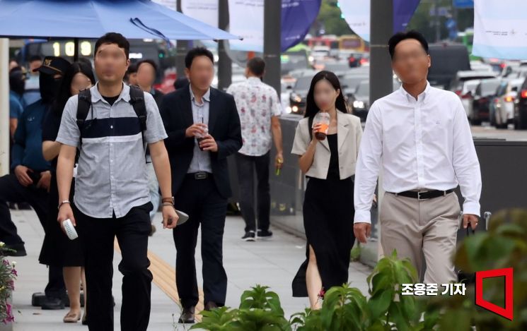 세종대로에 직장인들이 출근하고 있다. 아시아경제DB