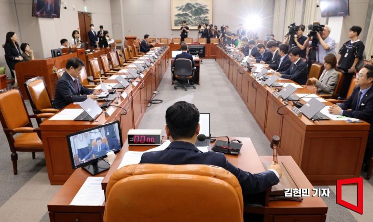 [포토] 여당 불참한 국회 운영위원회 