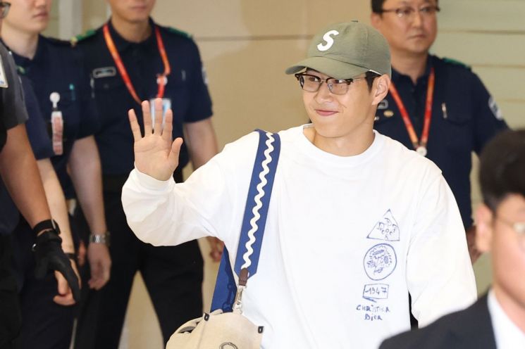 축구 국가대표 이강인(23·파리 생제르맹)이 두산그룹 5세 박상효(25)와 열애설에 휩싸였다. [사진출처=연합뉴스]