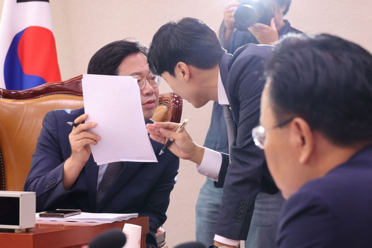 채상병·김여사 특검법, 야당 단독 법사위 소위 통과