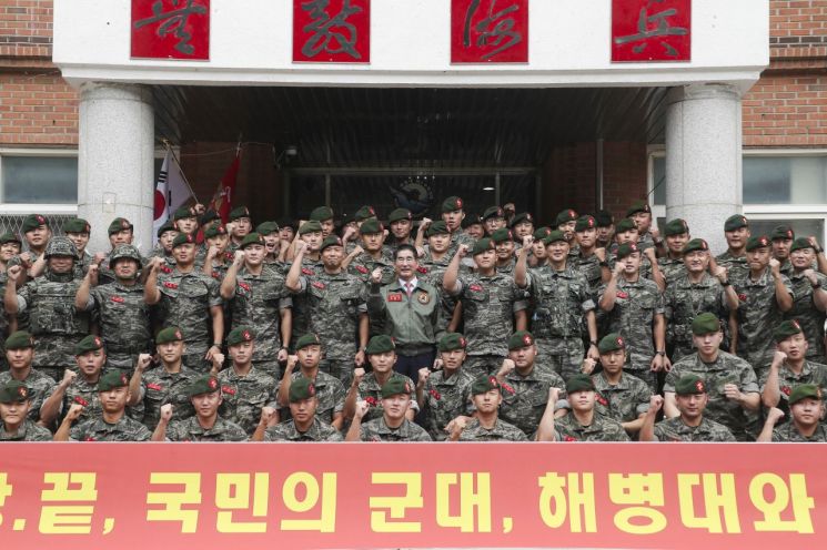김용현, 첫 야전부대는 해병대…"적에게 자비는 없다"