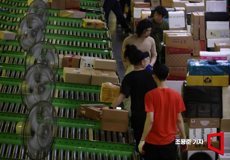 [포토] 쉼없이 돌아가는 선풍기