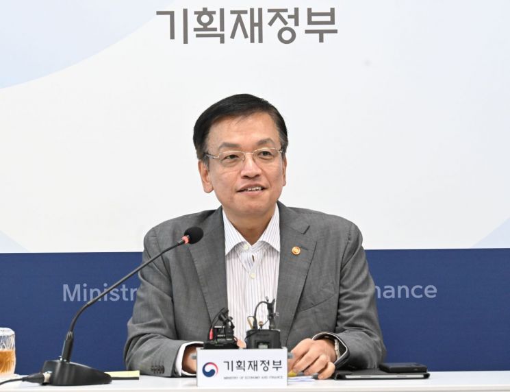 최상목 부총리 “내년 상반기 상속세 유산취득세 전환, 일괄공제 폐지”