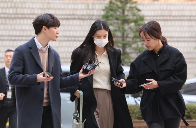 檢, '정경심 재판서 위증 혐의' 전 서울대 직원에 징역 10개월 구형