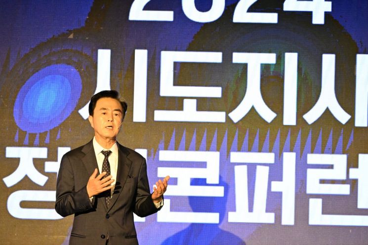"프랑스식 동거혼 도입"… 파격적 인구위기 대책 내놓은 충남지사