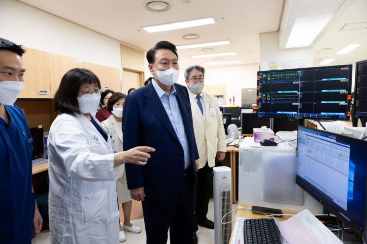 대통령실 "의료현장 어려운 상황…의사 신상털이 명백한 범죄"