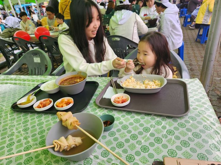 의령군, 축제장 13% 쓰레기 감축 효과본 다회용기. [이미지제공=의령군]