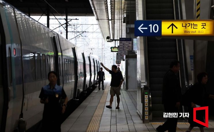 서울 용산역 플랫폼.  사진은 기사와 관련 없음. 김현민 기자