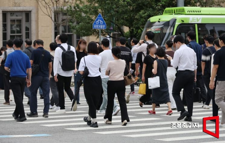 "11시30분 식당은 만석"…직장인 점심시간 변천사