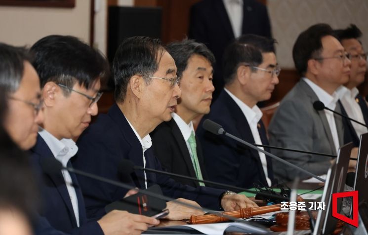 [포토] 한덕수 총리, 국무회의 주재