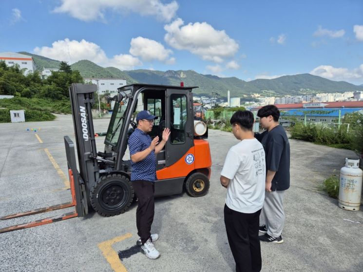 학교 밖 청소년지원사업 중장비 훈련 자격증 과정. 양산시 제공