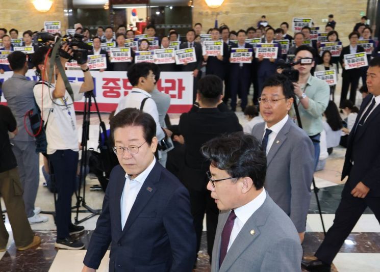 민주당 '김건희특검법' 일방 통과…국민의힘 "입법 폭거 중단하라"