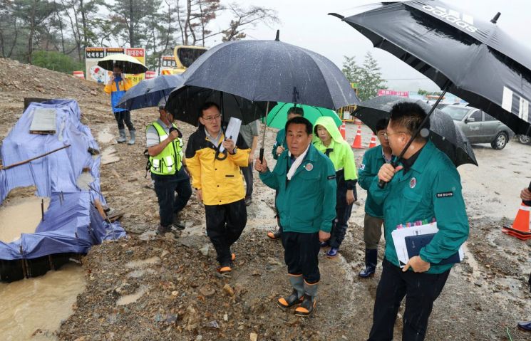 석계일반사업단지 내 재해취약지 현장점검하는 나동연 양산시장.