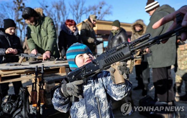 전쟁 3년째, 우크라 국민 54% 외상후스트레스 장애 