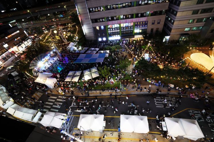 Oh Seung-rok, Mayor of Nowon-gu, attends 'Moonlight Night Walk' at Seokgye Station... Singer Hyun Jin-young performs as main performer, etc. 