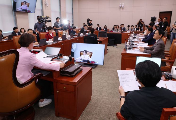 국회 여가위, '딥페이크 성범죄 처벌 강화법' 의결