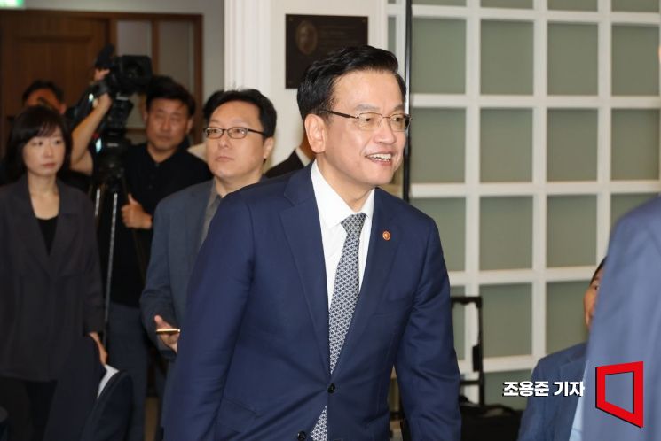 [포토] 관훈토론회 참석하는 최상목 부총리