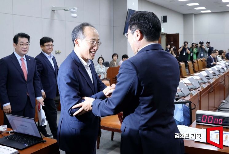 [포토] 인사 나누는 추경호-박찬대